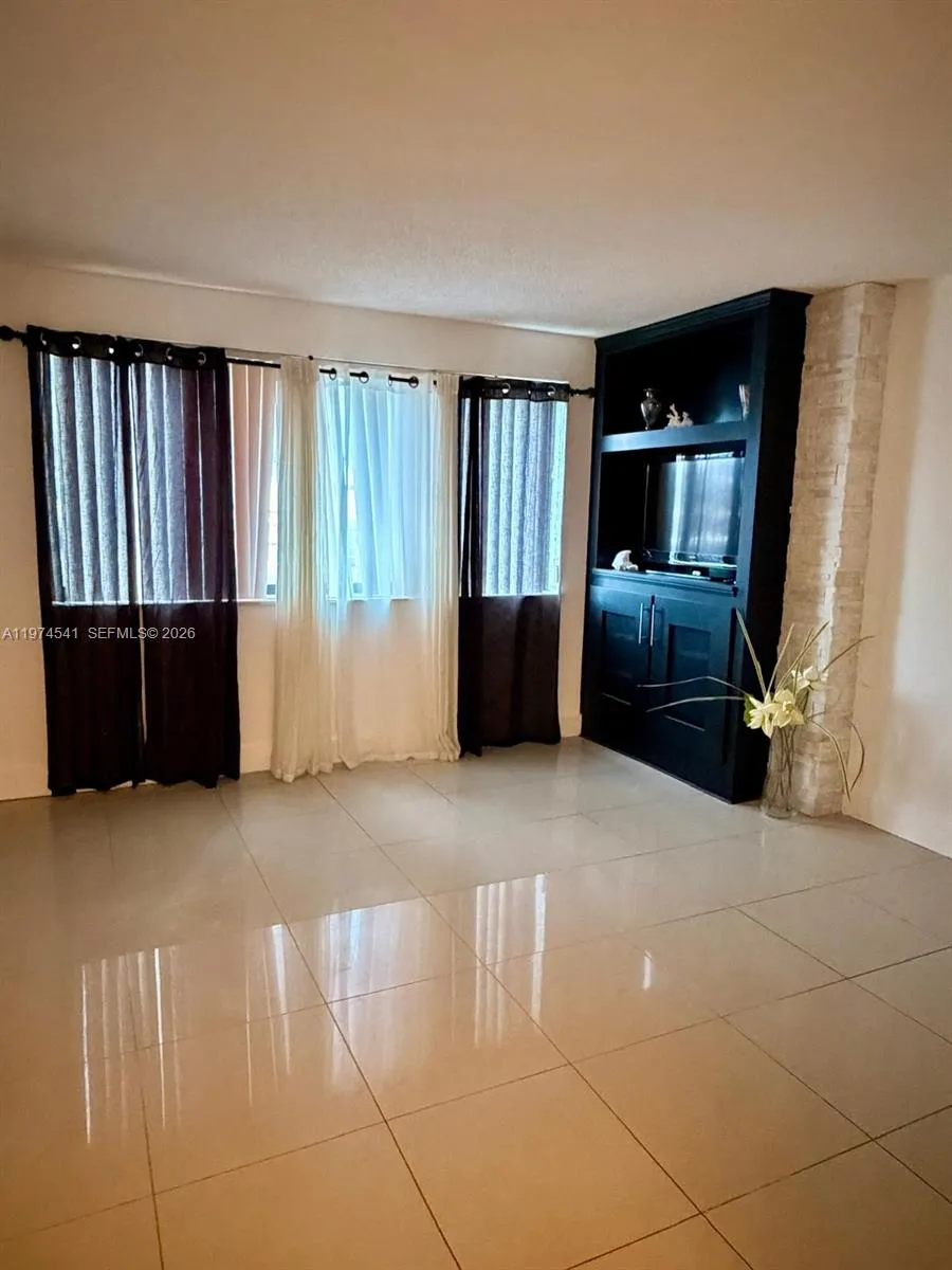 301 Golden Isles Dr #109 Hallandale Beach, FL 33009