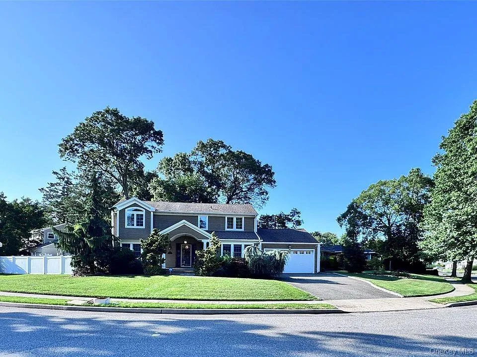 35 Moss Lane Jericho, NY 11753