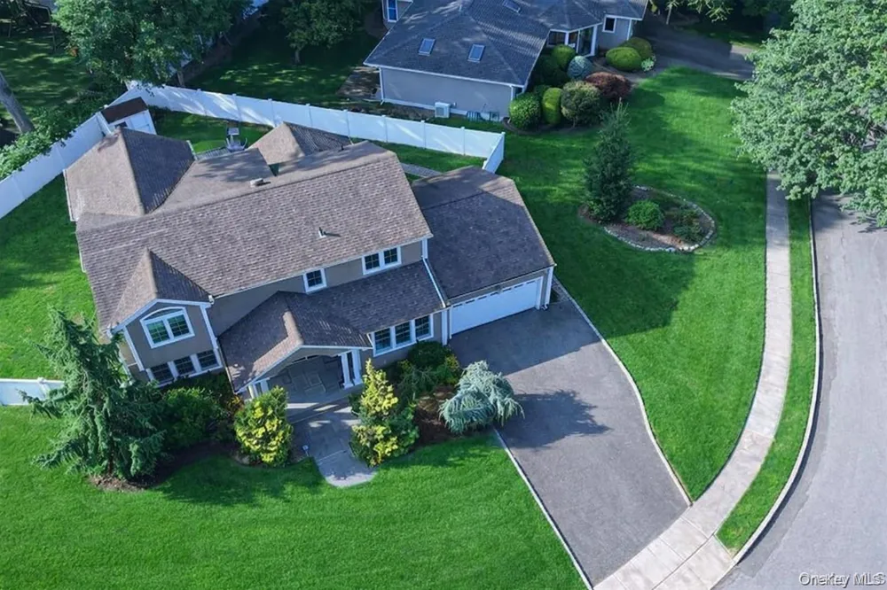 35 Moss Lane Jericho, NY 11753