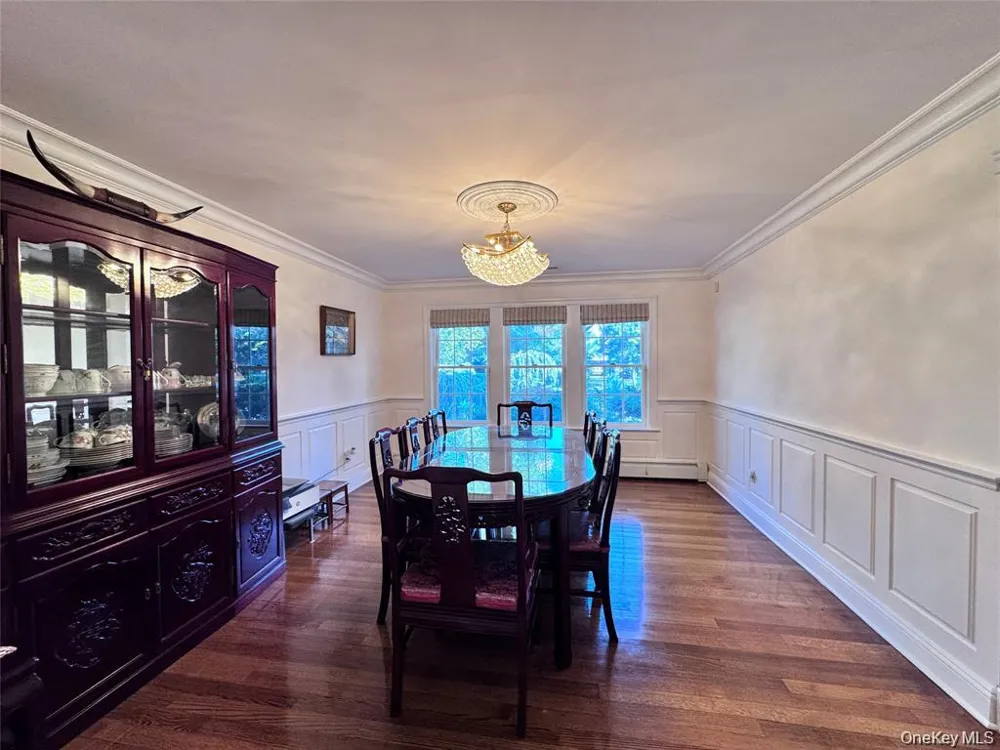 35 Moss Lane Jericho, NY 11753