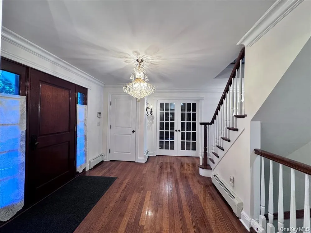 35 Moss Lane Jericho, NY 11753