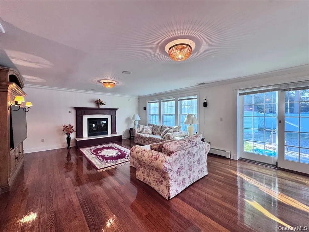 35 Moss Lane Jericho, NY 11753