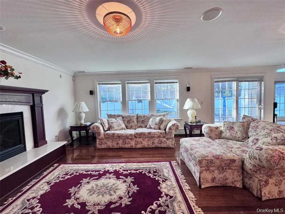 35 Moss Lane Jericho, NY 11753