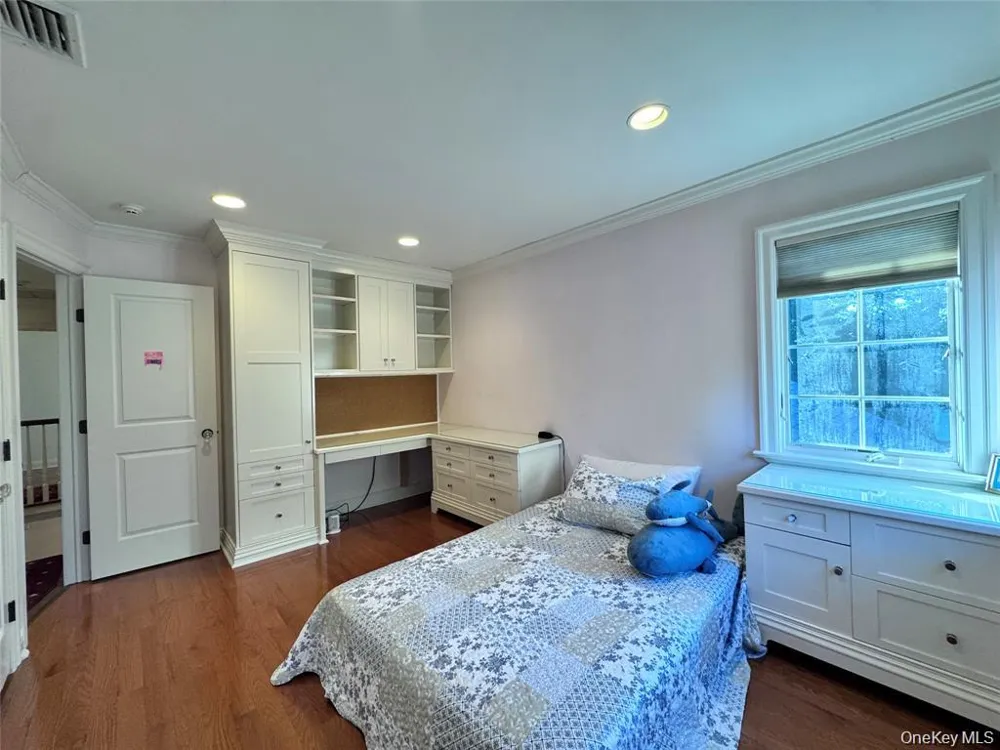 35 Moss Lane Jericho, NY 11753