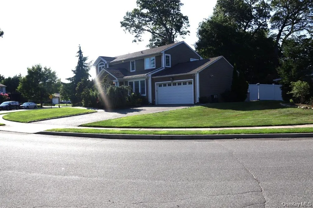 35 Moss Lane Jericho, NY 11753