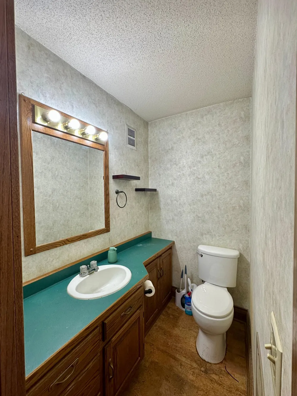 420 Freeman Avenue Luverne, MN 56156
