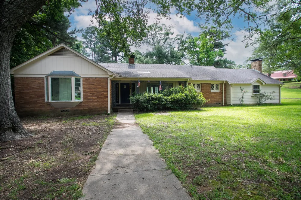 2414 S Martin Street Kilgore, TX 75662