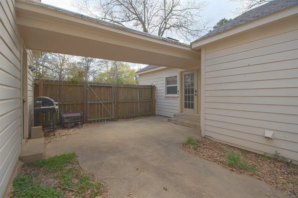 2414 S Martin Street Kilgore, TX 75662