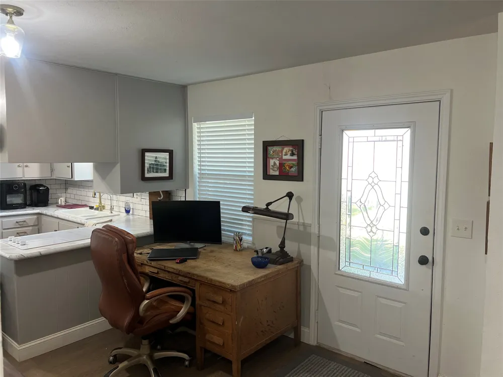 216 Woodlawn Avenue Strawn, TX 76475