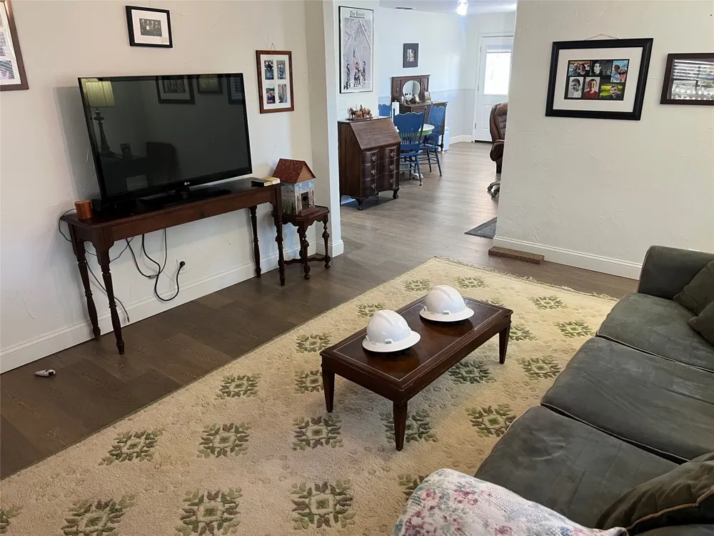 216 Woodlawn Avenue Strawn, TX 76475