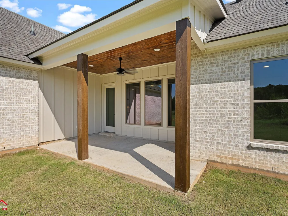 37 Turtle Creek Drive Benton, LA 71006