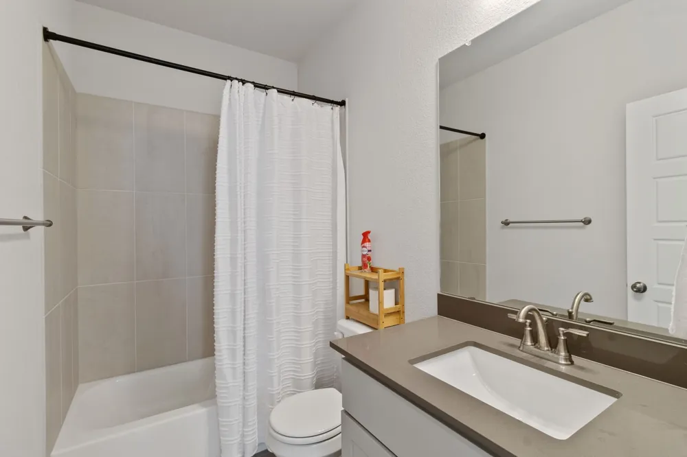 6406 Mallord Brook Bend Buda, TX 78610