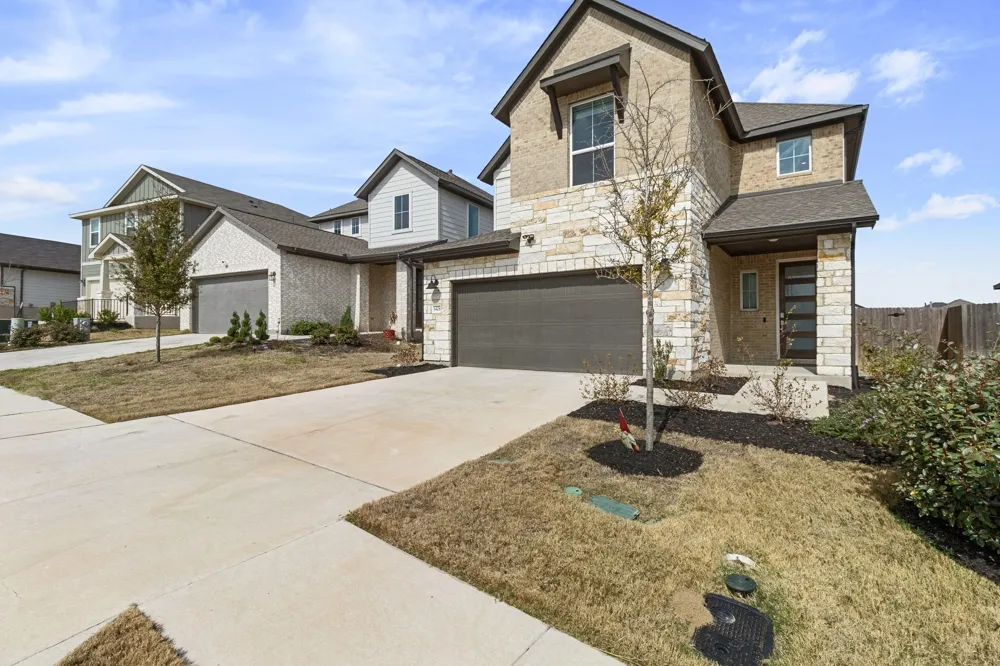 6406 Mallord Brook Bend Buda, TX 78610