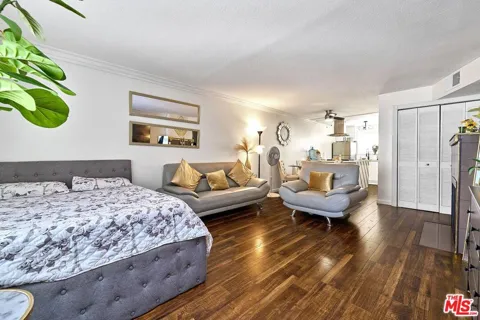 7045 Woodley Avenue #110