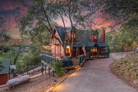 3110 Blue Jay Drive