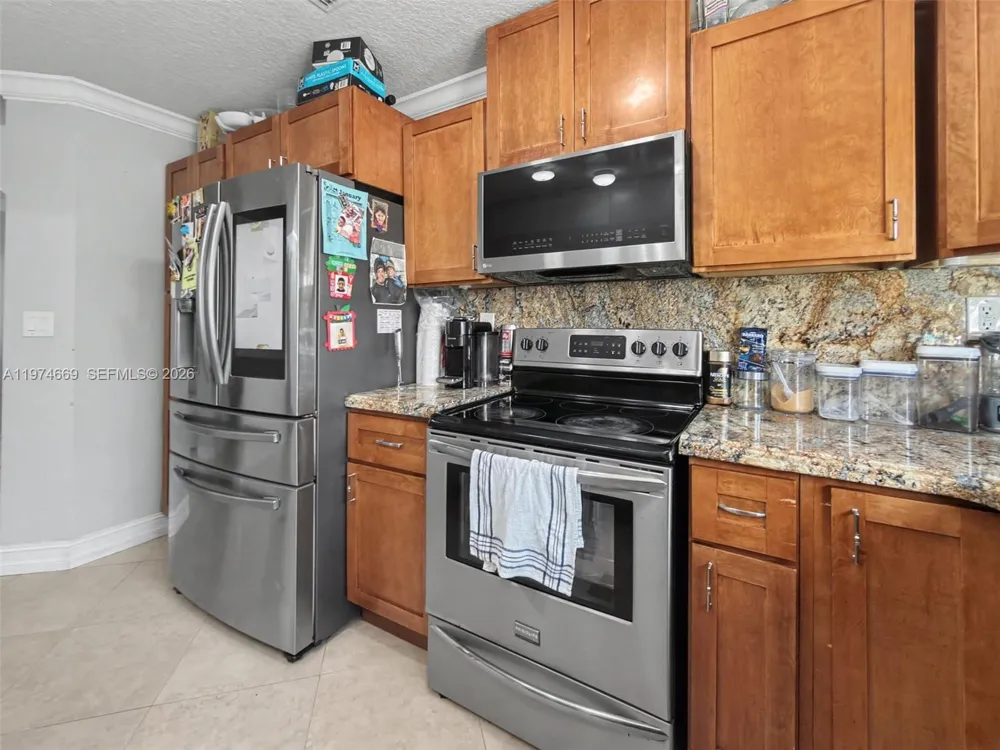 12689 NW 10th Way Miami, FL 33182