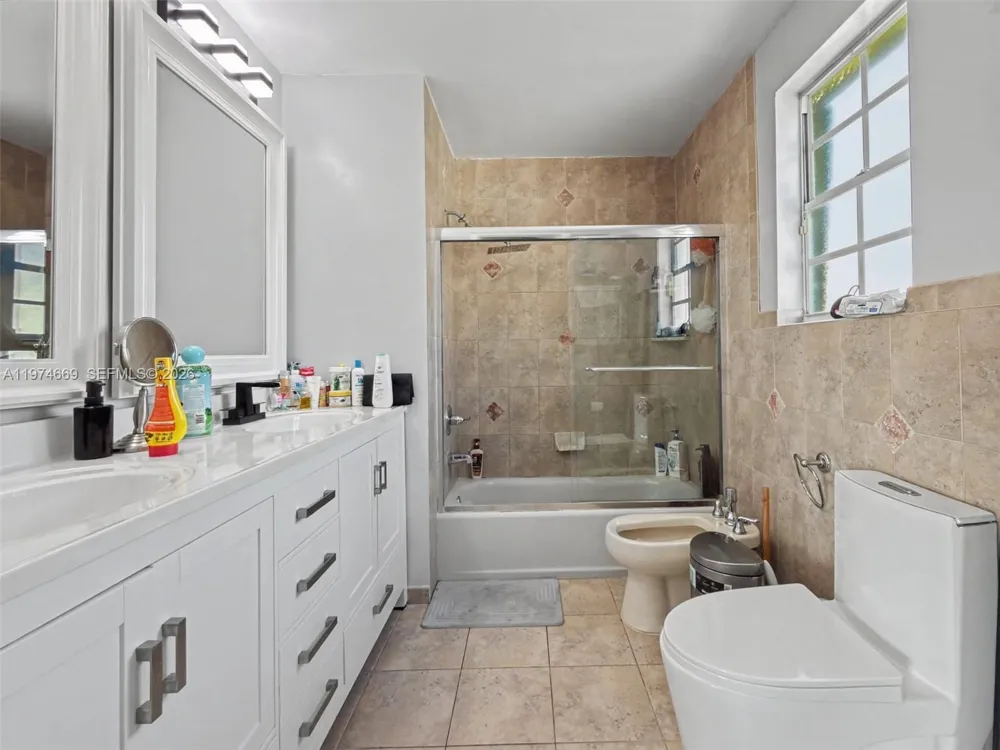 12689 NW 10th Way Miami, FL 33182