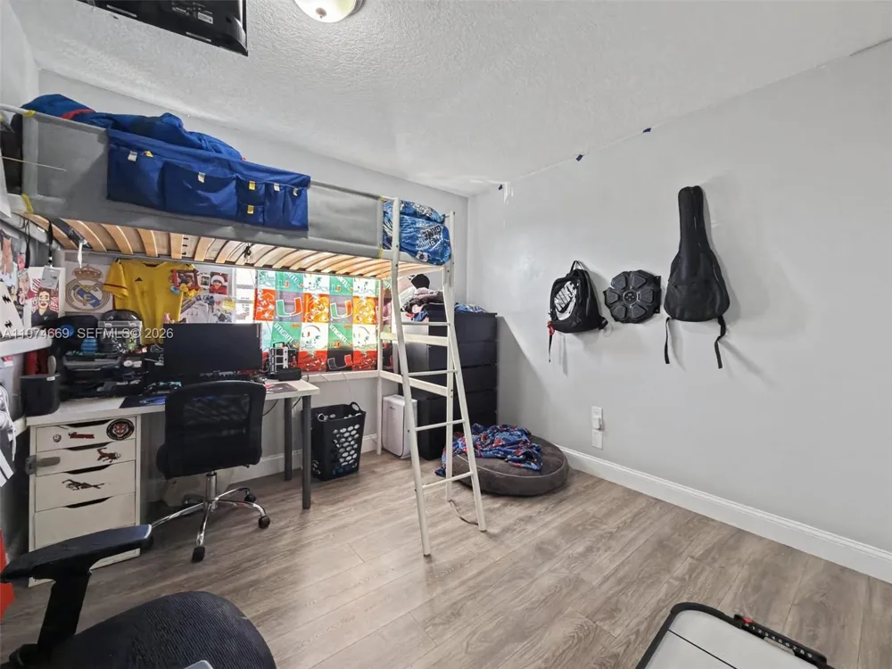 12689 NW 10th Way Miami, FL 33182