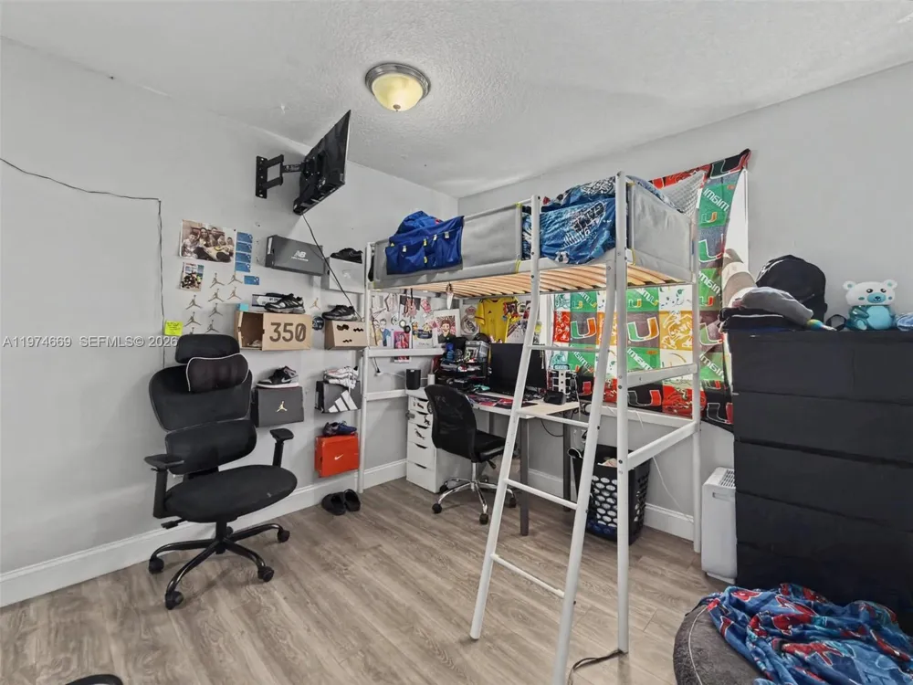 12689 NW 10th Way Miami, FL 33182