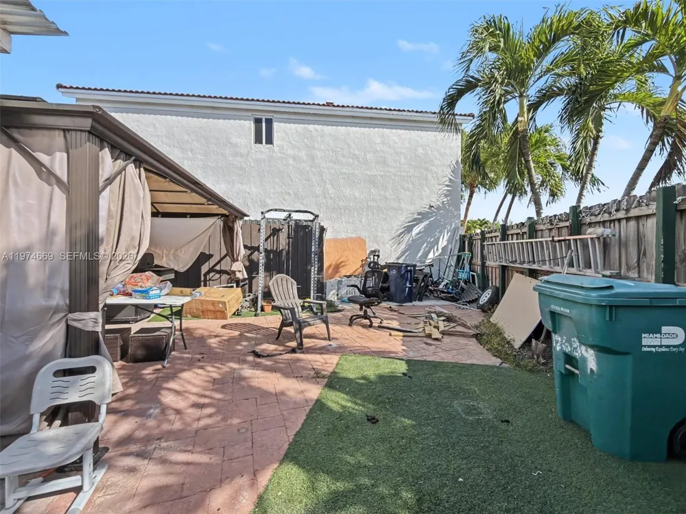 12689 NW 10th Way Miami, FL 33182