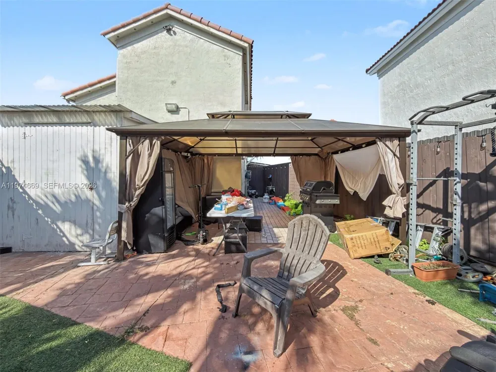 12689 NW 10th Way Miami, FL 33182