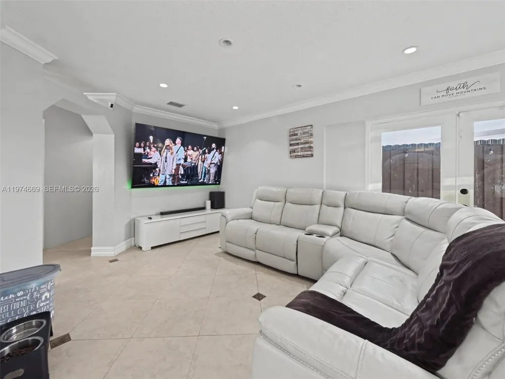 12689 NW 10th Way Miami, FL 33182