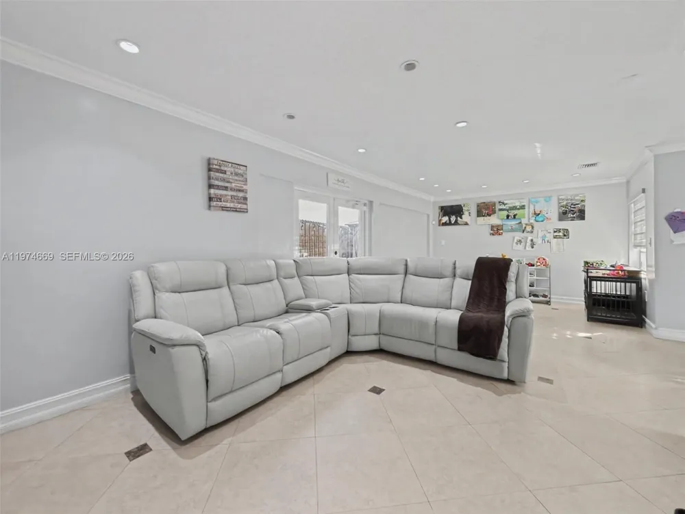 12689 NW 10th Way Miami, FL 33182