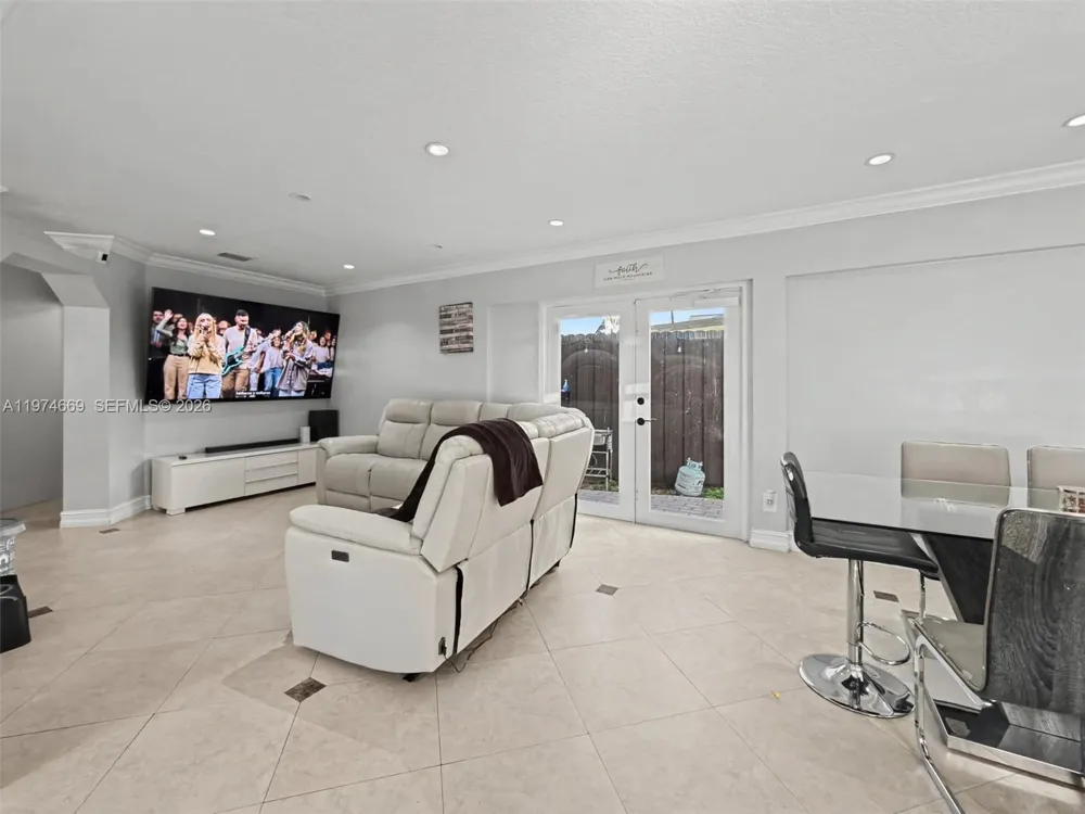 12689 NW 10th Way Miami, FL 33182