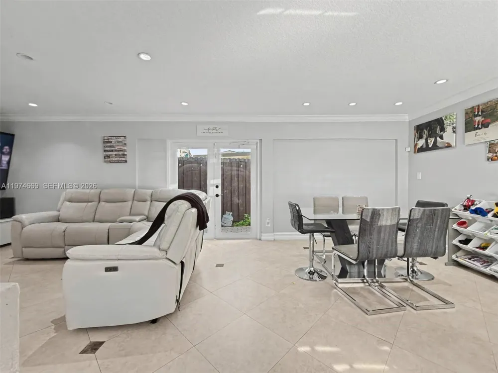 12689 NW 10th Way Miami, FL 33182