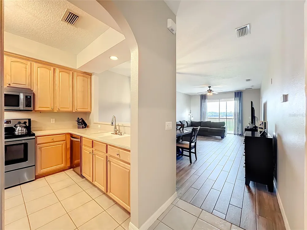 9417 MYRTLE CREEK LANE #609 Orlando, FL 32832