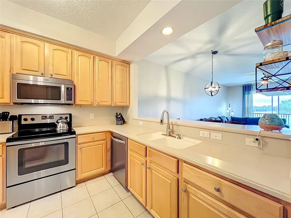 9417 MYRTLE CREEK LANE #609 Orlando, FL 32832