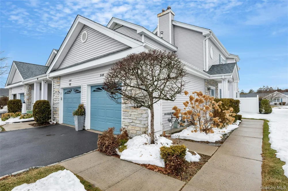 548 Highland Court Moriches, NY 11955