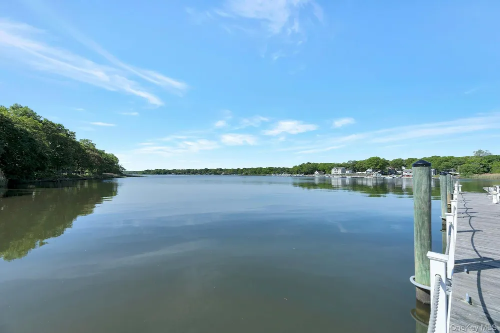 548 Highland Court Moriches, NY 11955