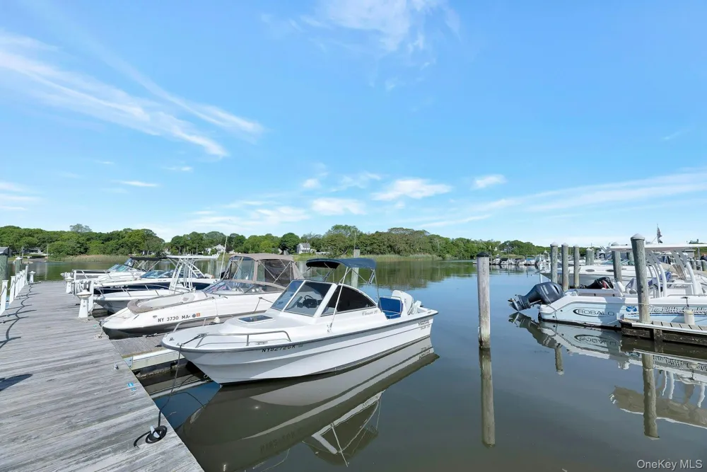 548 Highland Court Moriches, NY 11955