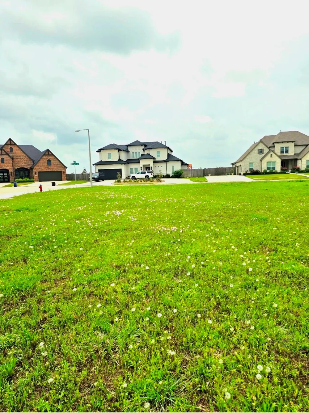 4806 Lost Creek Lane League City, TX 77573