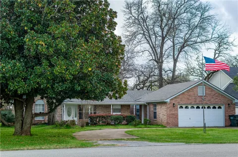 40 Golfview Drive
