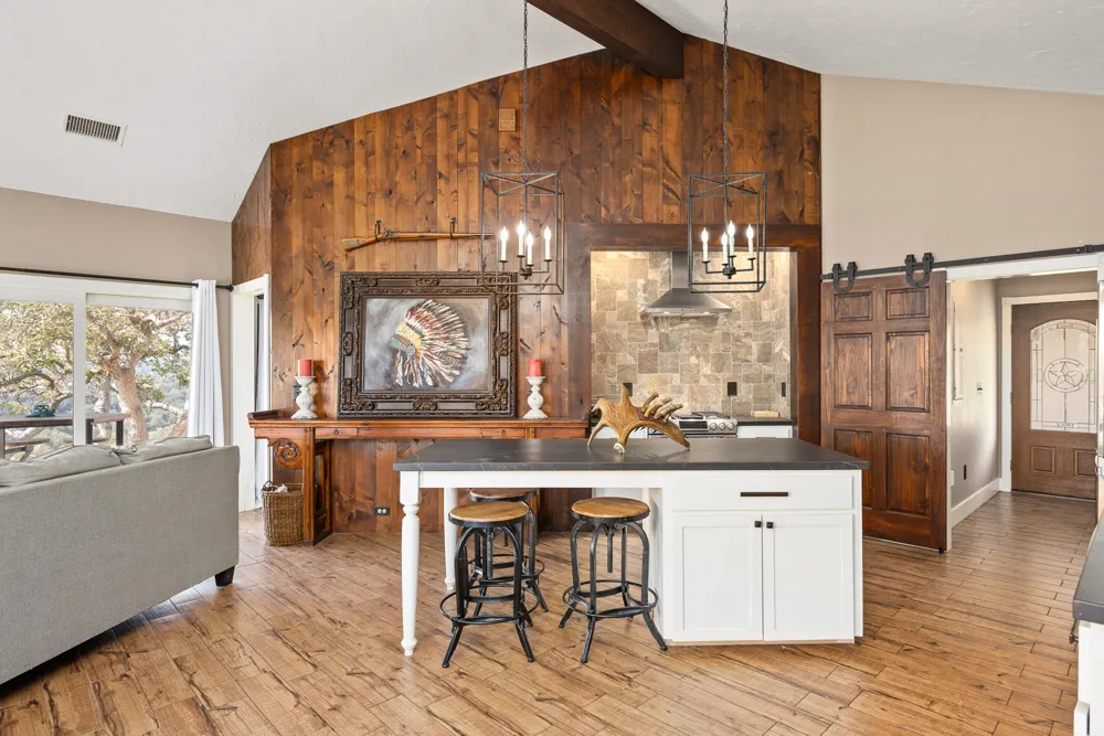 994 Upper Turtle Creek Road Kerrville, TX 78028
