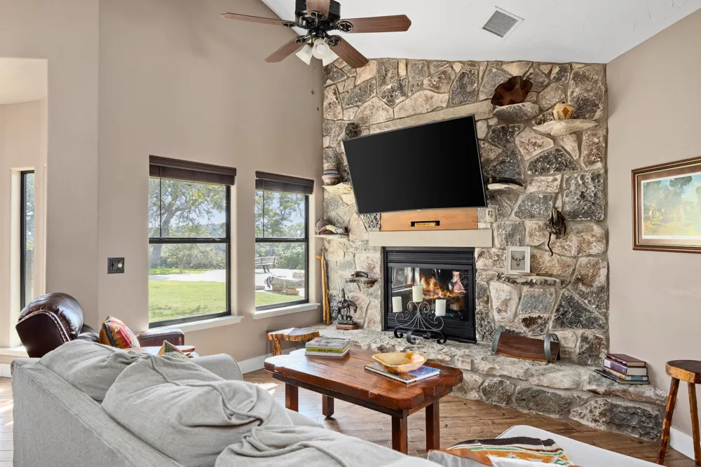 994 Upper Turtle Creek Road Kerrville, TX 78028
