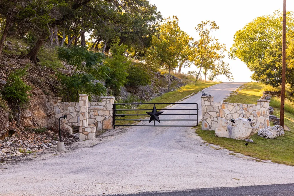 994 Upper Turtle Creek Road Kerrville, TX 78028
