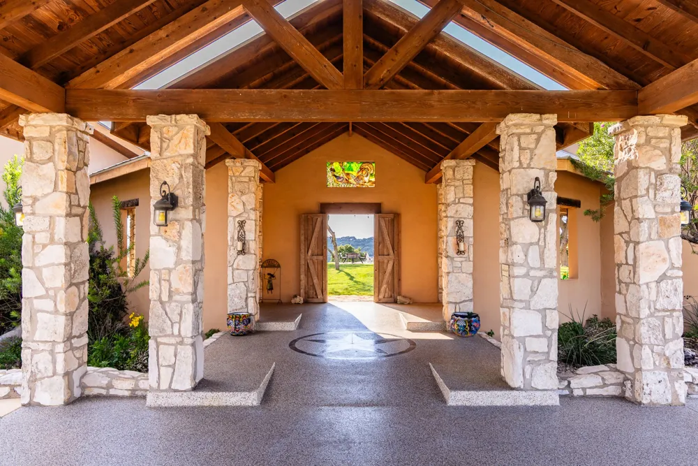 994 Upper Turtle Creek Road Kerrville, TX 78028