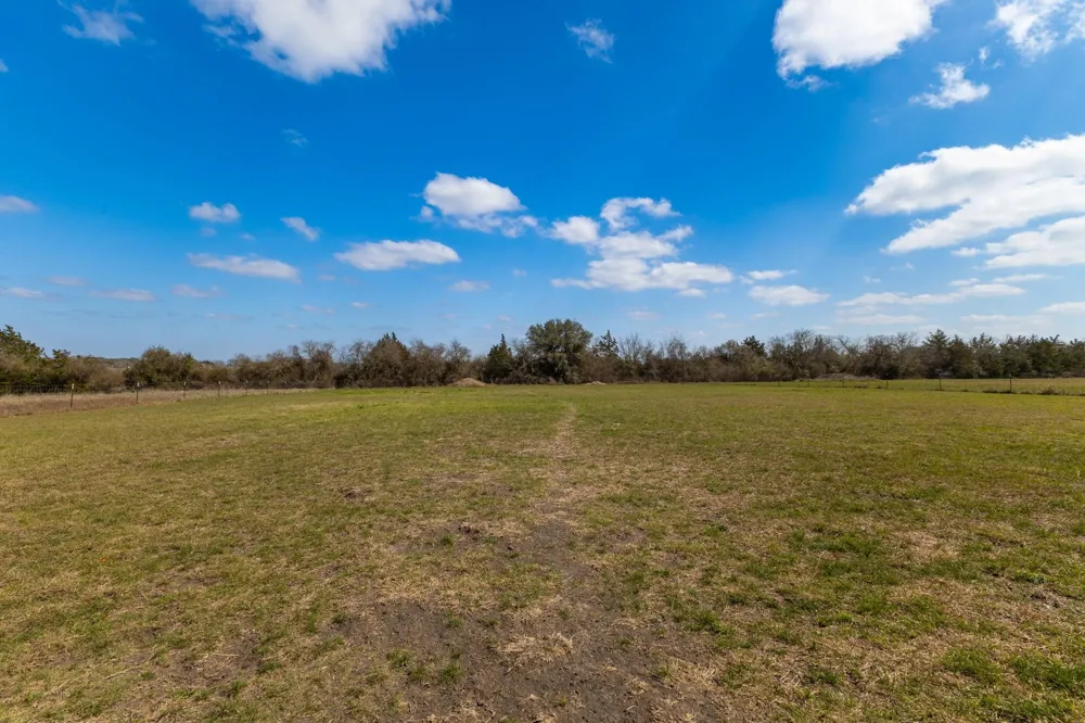 115 Country View Lane Schulenburg, TX 78956