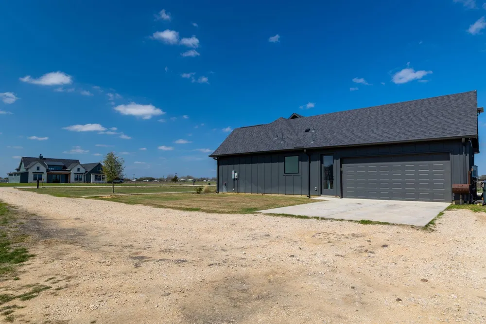 115 Country View Lane Schulenburg, TX 78956