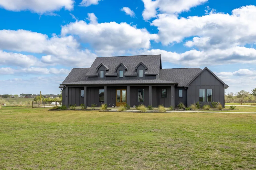 115 Country View Lane Schulenburg, TX 78956
