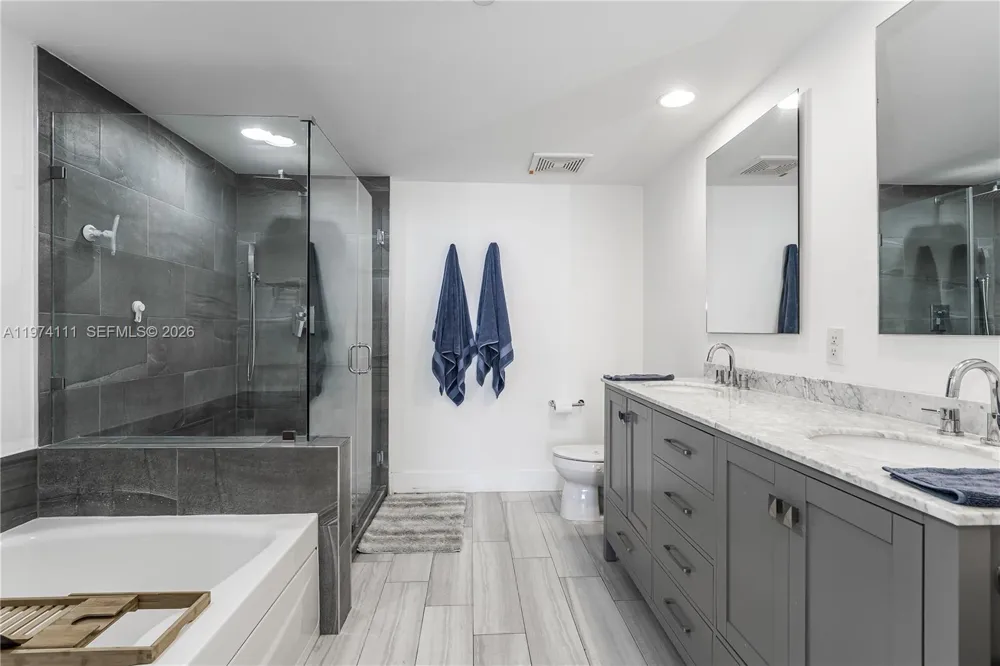 50 Biscayne Blvd #3106 Miami, FL 33132