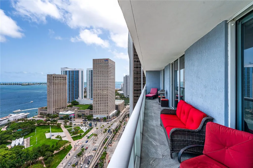 50 Biscayne Blvd #3106 Miami, FL 33132