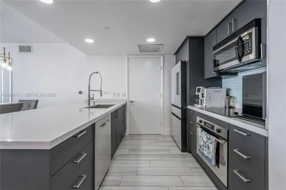 50 Biscayne Blvd #3106 Miami, FL 33132