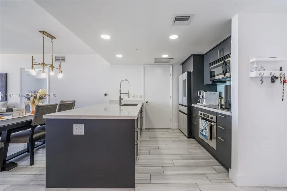 50 Biscayne Blvd #3106 Miami, FL 33132