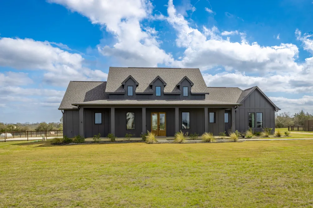 115 Country View Lane Schulenburg, TX 78956
