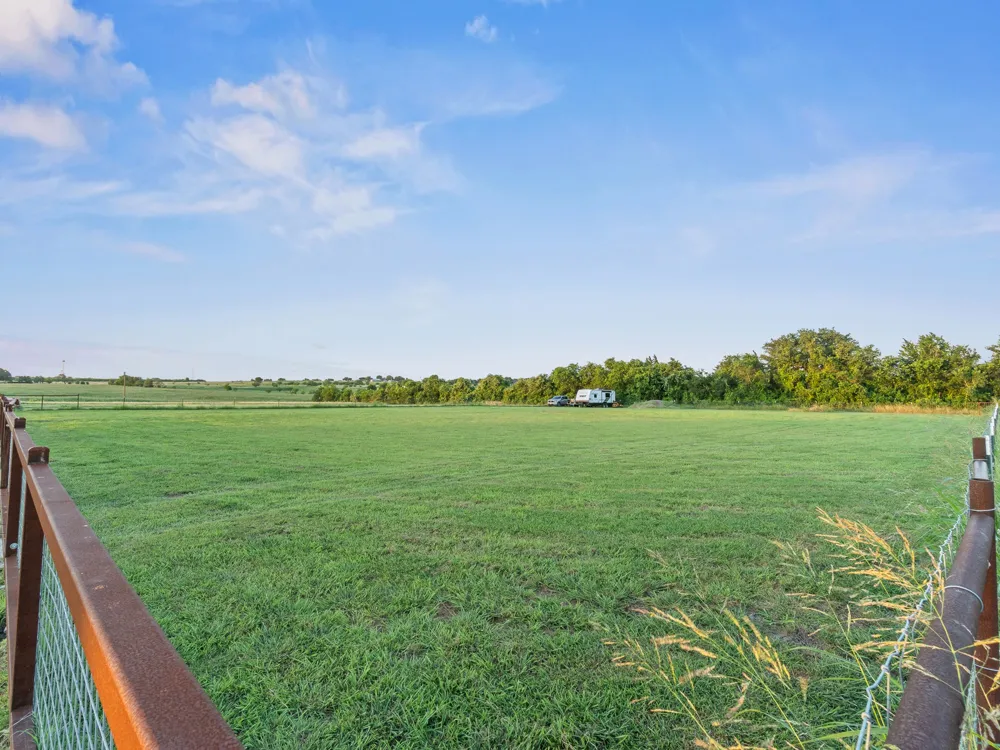 115 Country View Lane Schulenburg, TX 78956