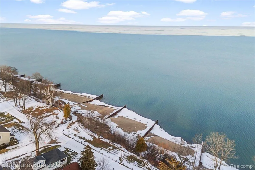 6997 Lakeshore Road Worth Township, MI 48450